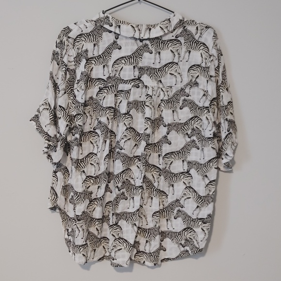 Chic Zebra Pattern Blouse - Picture 5 of 5